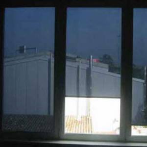 Sonnenschutzrollos & Folienrollos dunkel - Bild 1